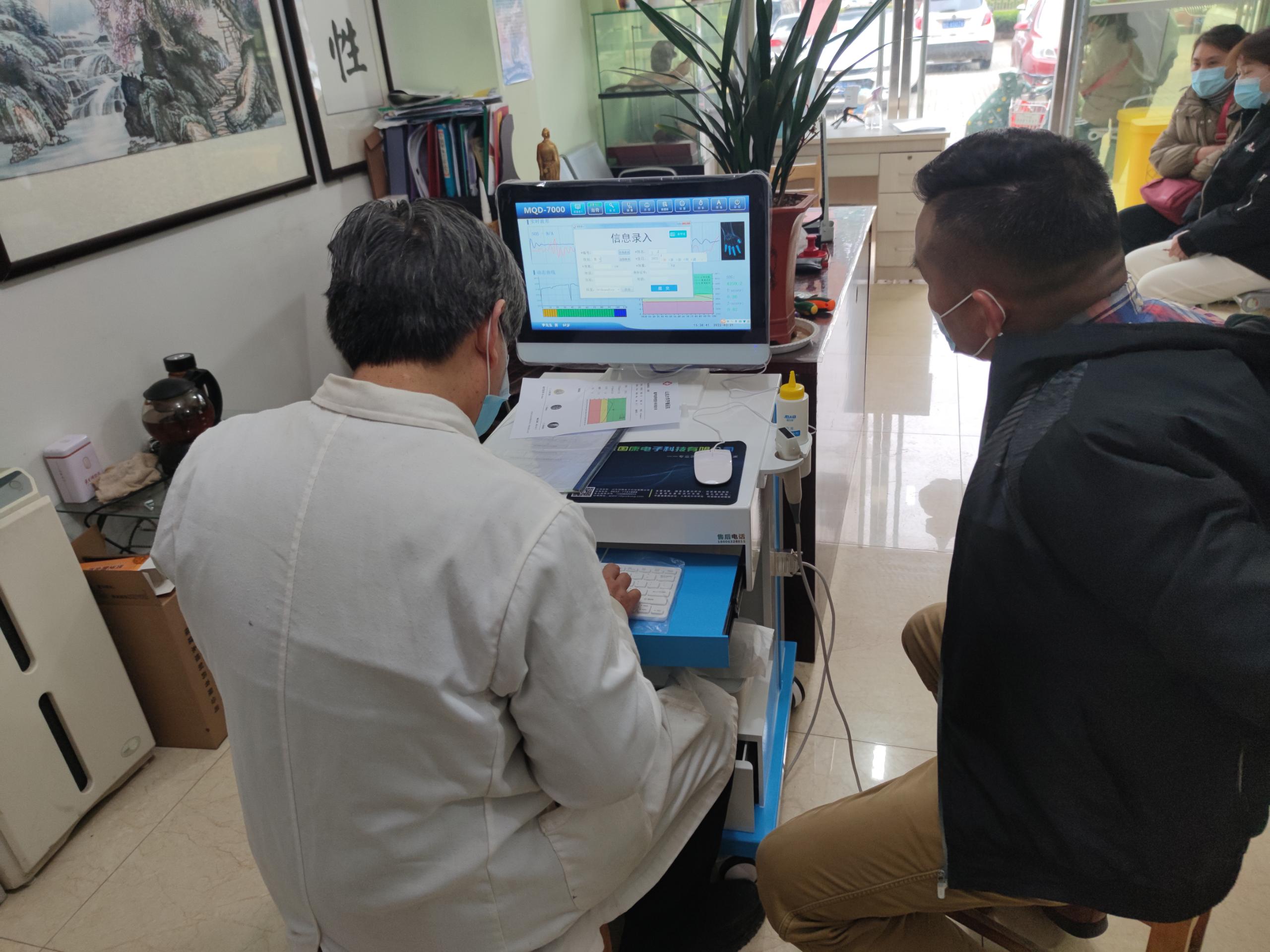 推车式骨密度测试仪厂家走进山东济南市中区中医综合诊所(图3) 推车式骨密度测试仪厂家走进山东济南市中区中医综合诊所(图3)