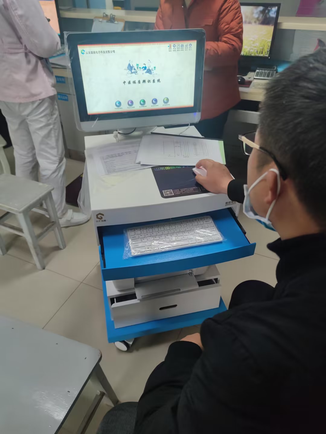 星空体育超声波骨密度测试仪厂家与湖北十堰房县中医院合作 星空体育超声波骨密度测试仪厂家与湖北十堰房县中医院合作